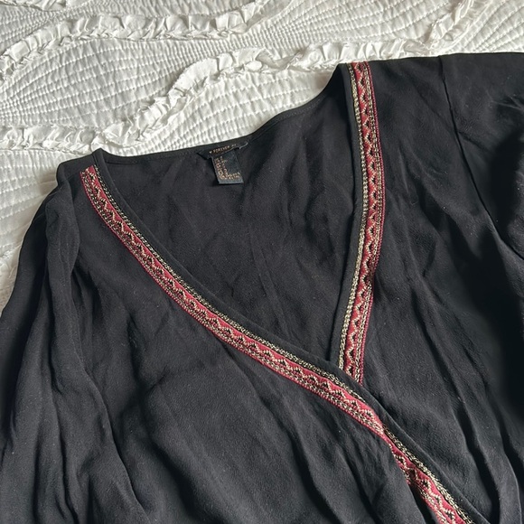 Black short romper, flowy bell sleeves with detailing all over - Picture 5 of 10